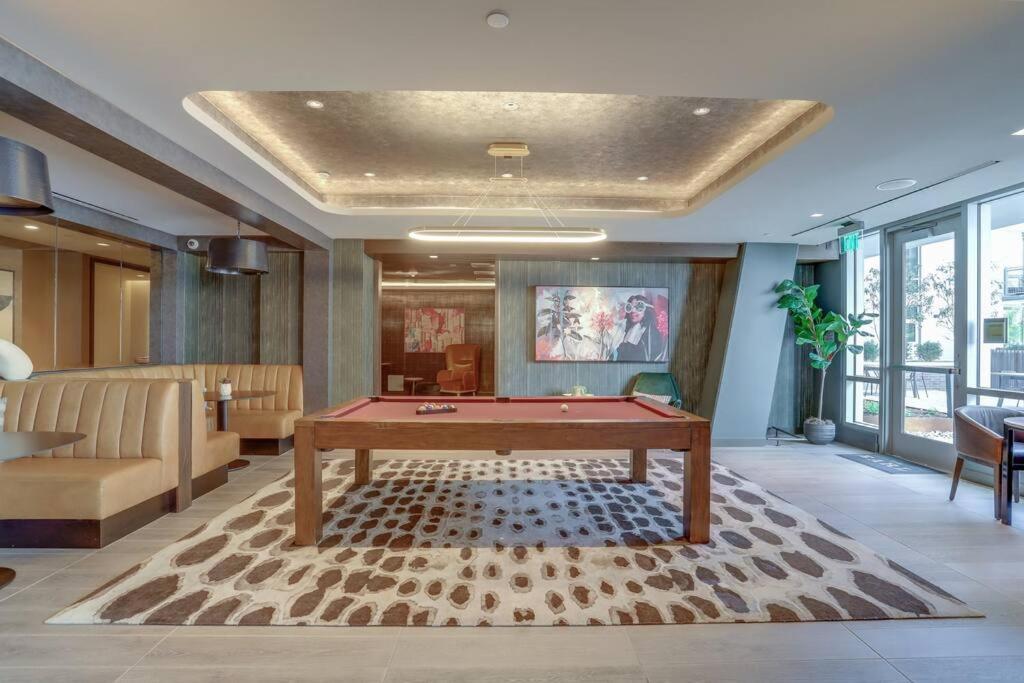 Stylish Condo At Clarendon With Rooftop Views Арлингтон Экстерьер фото