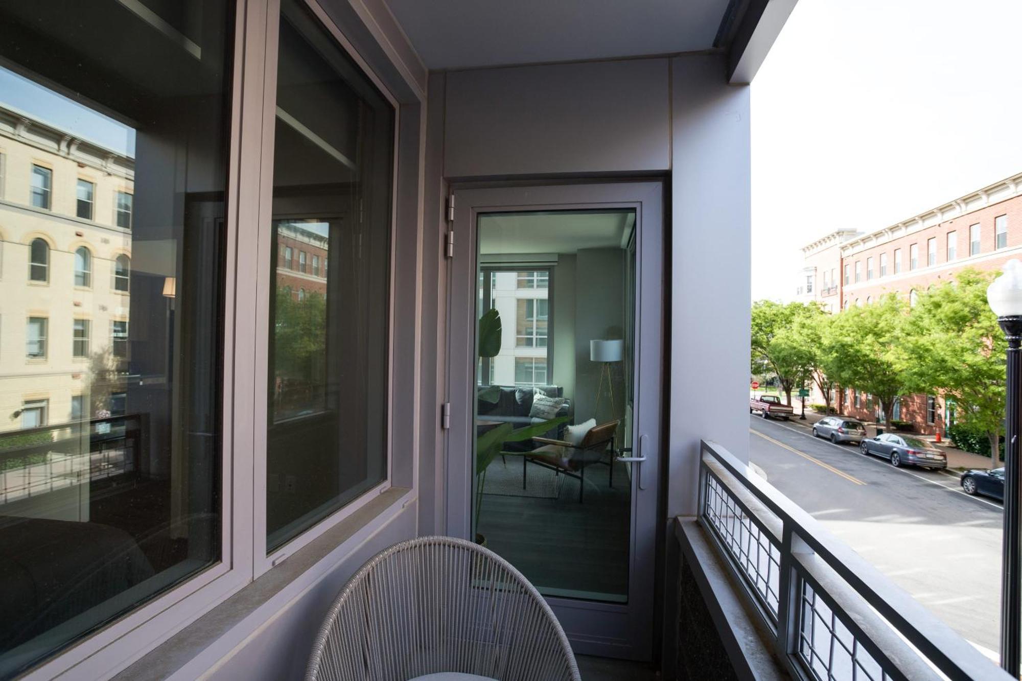 Stylish Condo At Clarendon With Rooftop Views Арлингтон Экстерьер фото