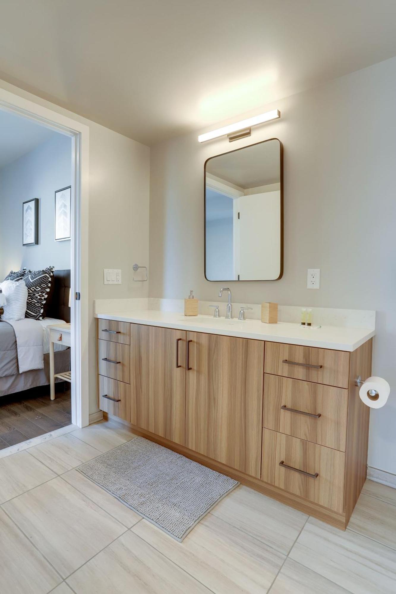 Stylish Condo At Clarendon With Rooftop Views Арлингтон Экстерьер фото